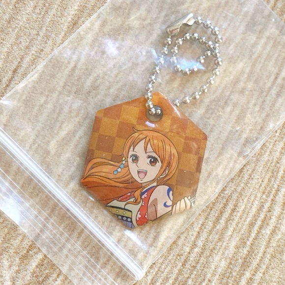 NEW Nami One Piece Small hexagonal Keychain - Picture 4 of 4